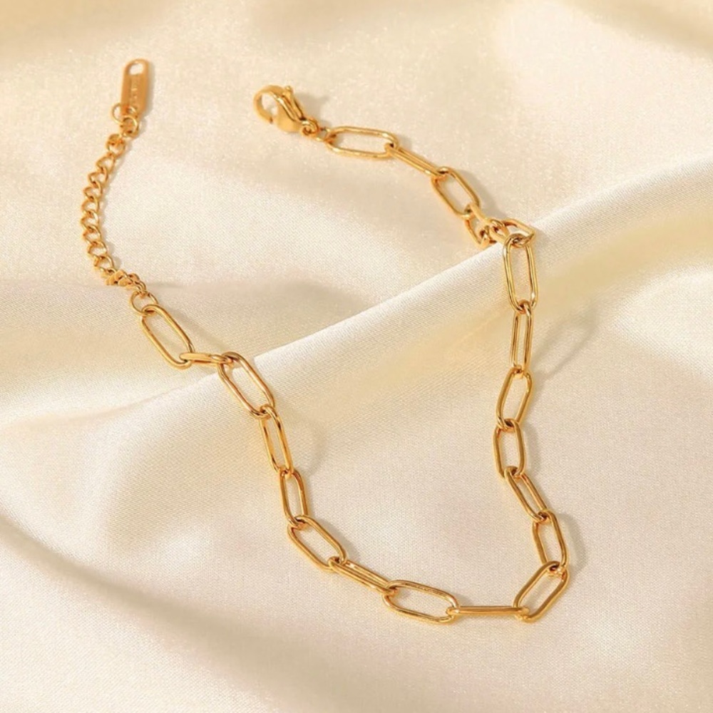 New! 18k Gold Plated Minimalist Gold Paperclip Anklet (NWOT)